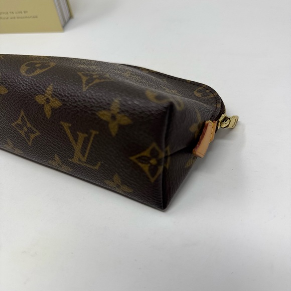 💯 Authentic LOUIS VUITTON Monogram  Cosmetic Pouch - Picture 5 of 6